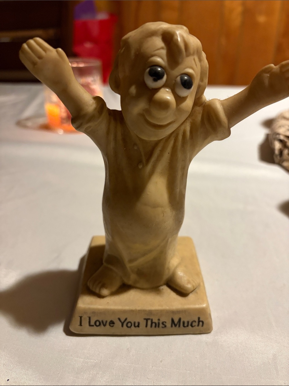 Beige 'I Love You This Much' Party Figurine Favor